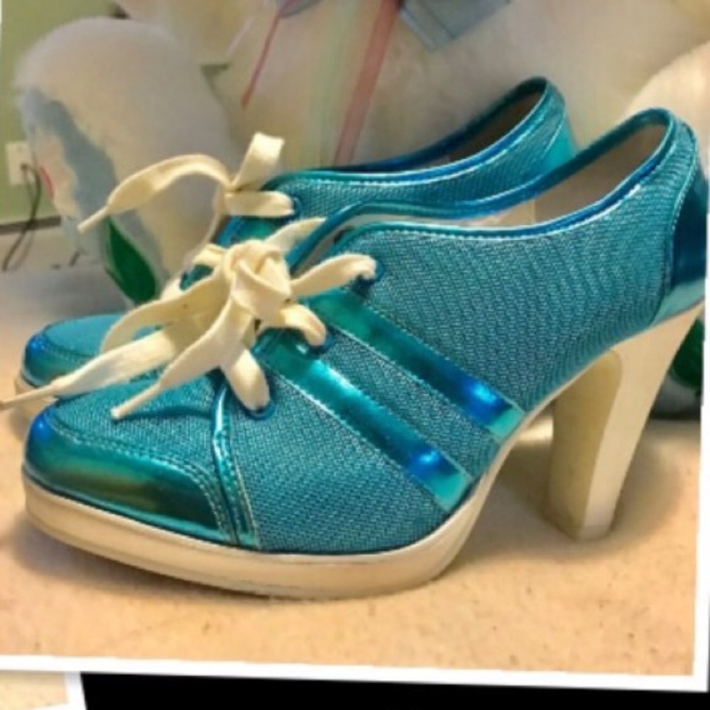 Shoes - Picture 2 of 3